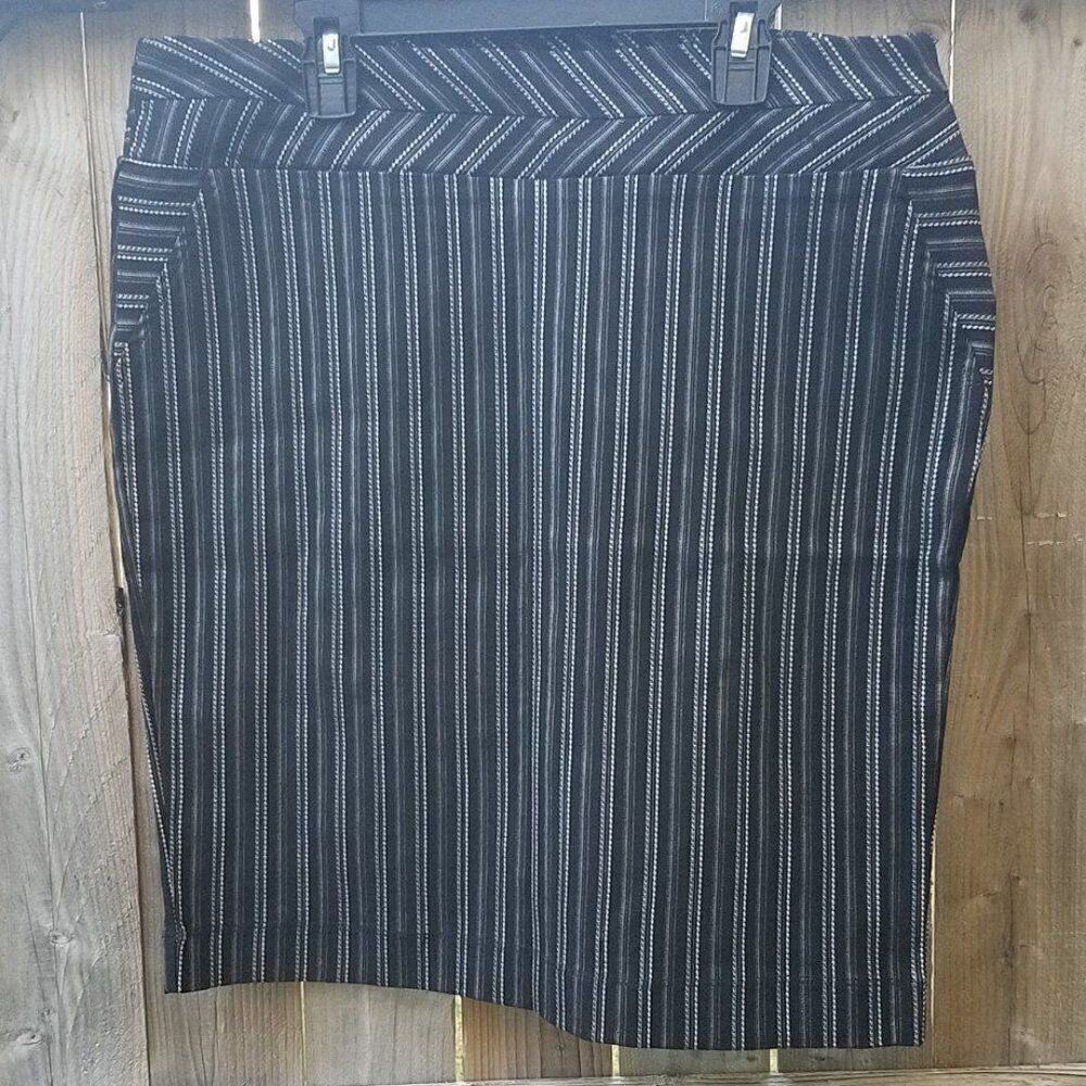 X-Large Women's Black & White Pinstripe Skirt by Mixxed 26 NWOT